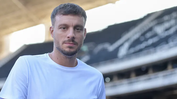 Martin Anselmi técnico do Botafogo durante partida contra o Flamengo no estadio Engenhao pelo campeonato Carioca 2026.