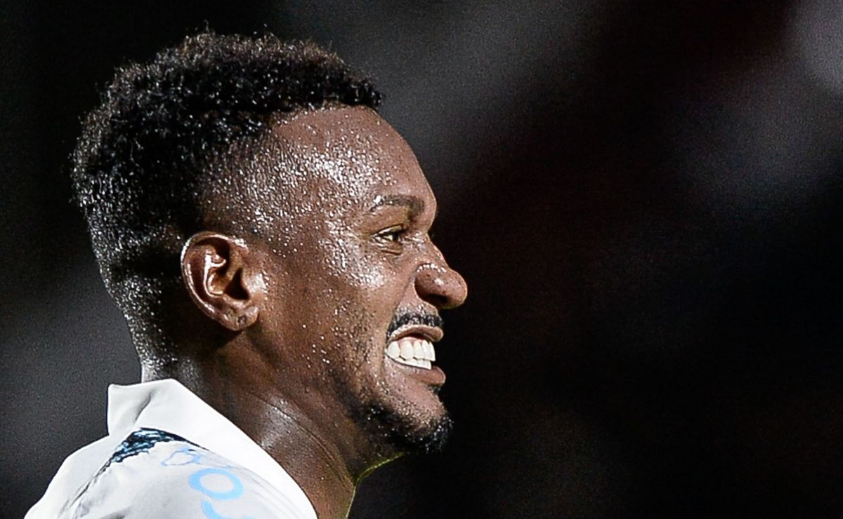 Repercussão negativa não influencia e Edenílson será contratado pelo Botafogo