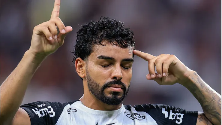 SP - SAO PAULO - 12/02/2026 - BRASILEIRO A 2026, CORINTHIANS X BRAGANTINO - Matheus Bidu jogador do Corinthians comemora seu gol durante partida contra o Bragantino no estadio Arena Corinthians pelo campeonato Brasileiro A 2026. Foto: Marcello Zambrana/AGIF