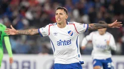 Cristian Oliva, do Nacional, chega no Brasil para fechar com o Santos - Foto: Ernesto Ryan/Getty Images