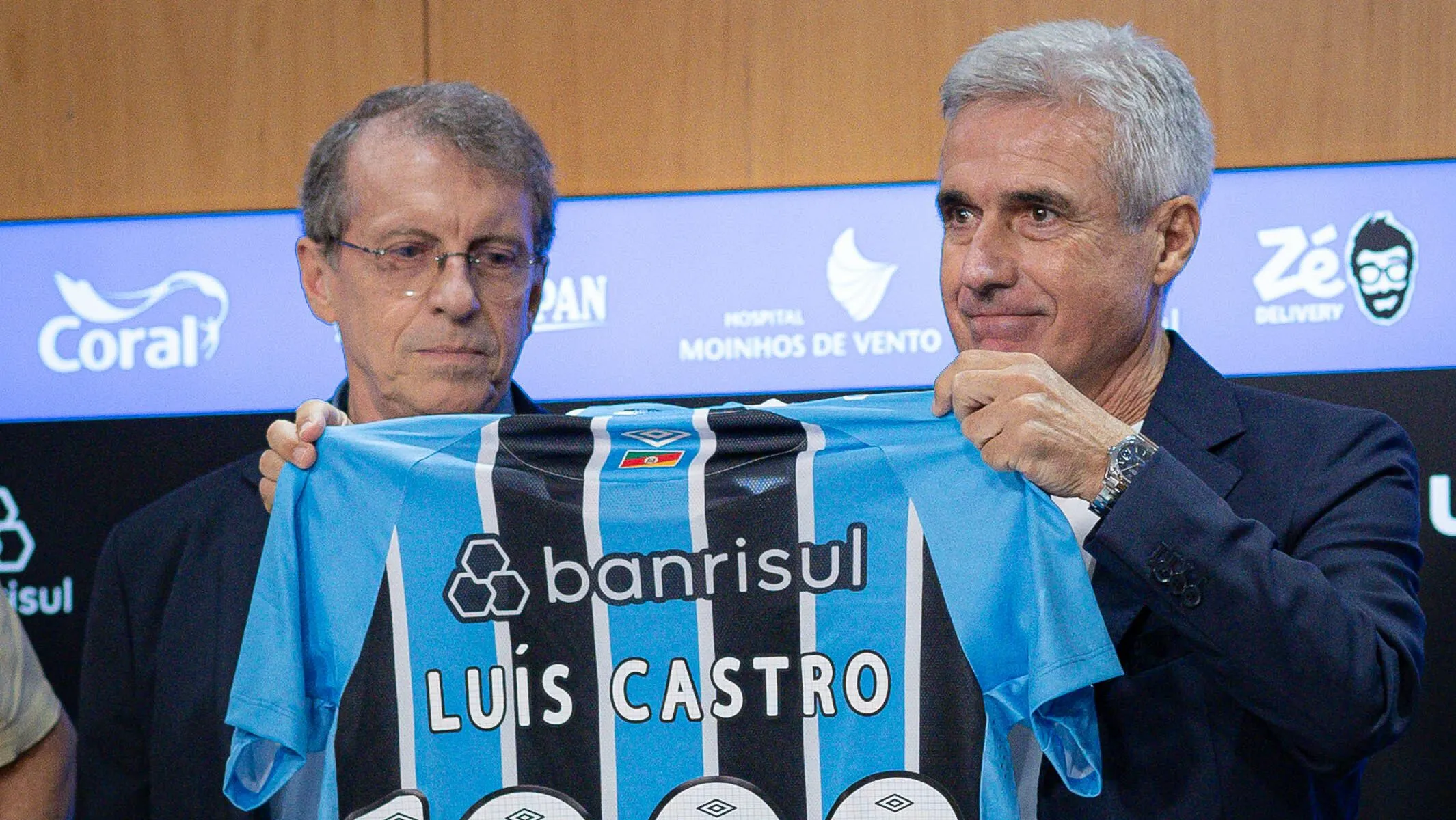 Luís Castro no Grêmio. Foto: Maxi Franzoi/AGIF