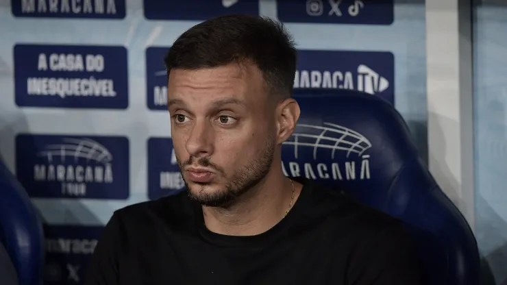 Martin Anselmi técnico do Botafogo durante partida contra o Fluminense no estadio Maracana pelo campeonato Brasileiro A 2026.