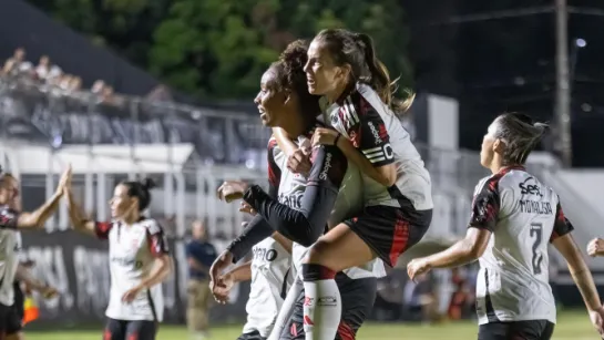 Jogadoras do Flamengo em campo 