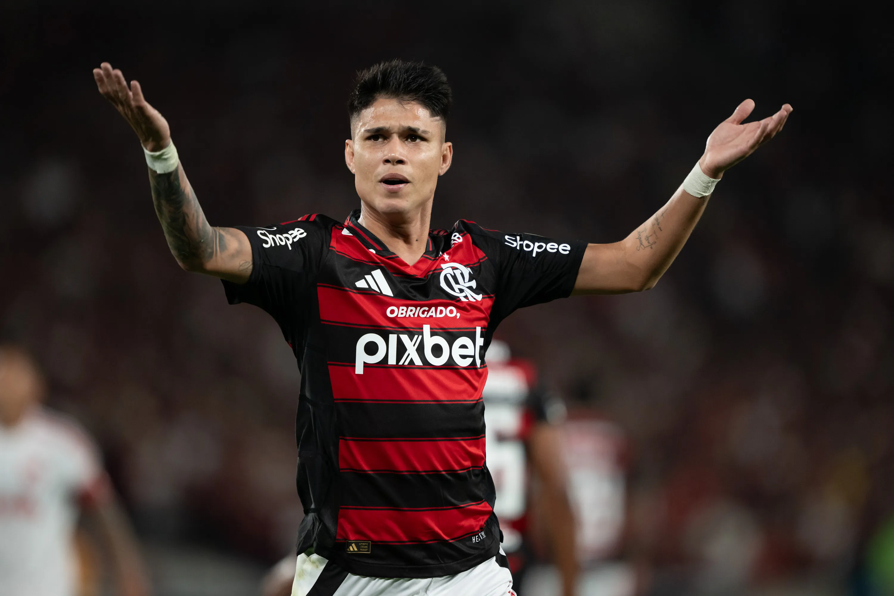 Luiz Araujo jogador do Flamengo durante partida contra o Internacional no estadio Maracana pelo campeonato Copa Libertadores 2025. Foto: Jorge Rodrigues/AGIF
