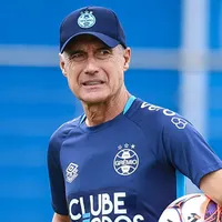 Torcida do Grêmio pede demissão do técnico Luís Castro