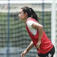 Yoreli Rincón comemora adaptação no Santos e estreia no Brasileirão