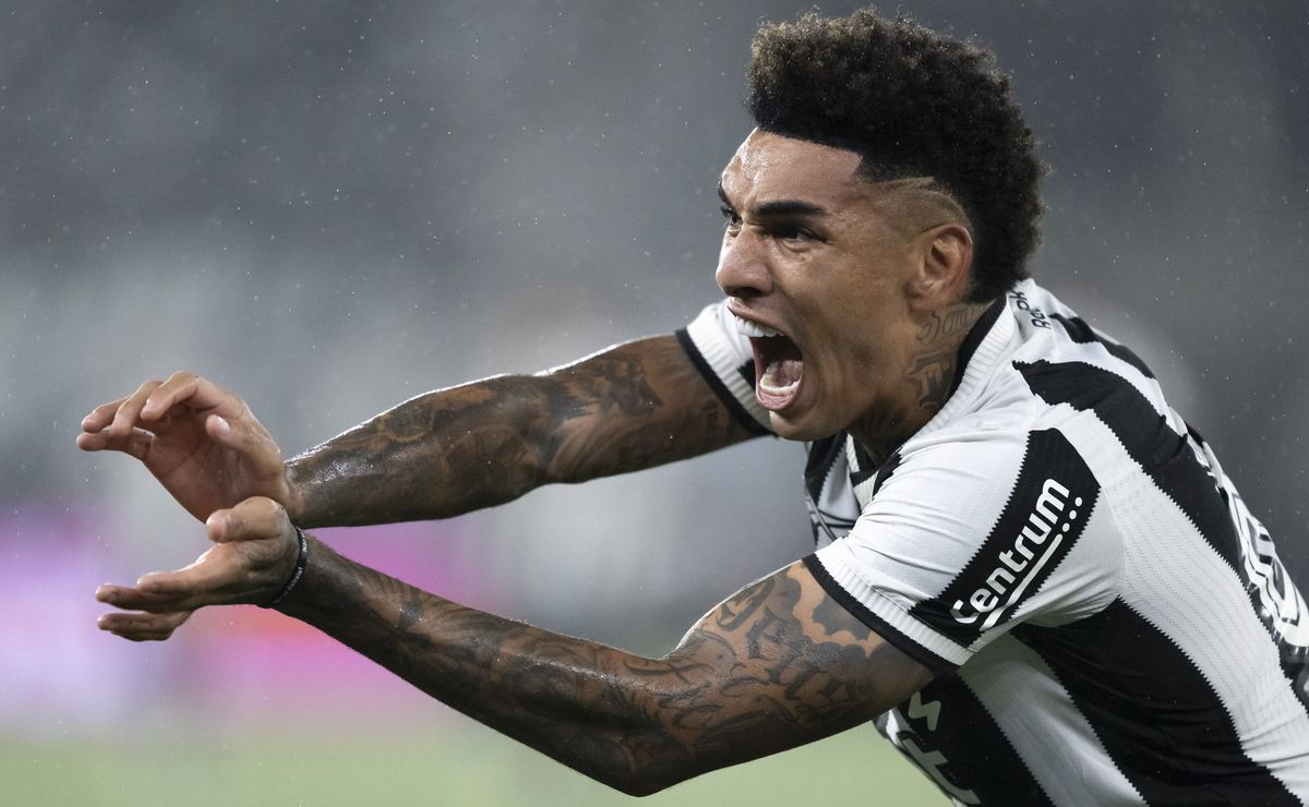 Flamengo estuda investimento de R$ 125 milhões pela contratação do centroavante Igor Jesus, ex-Botafogo