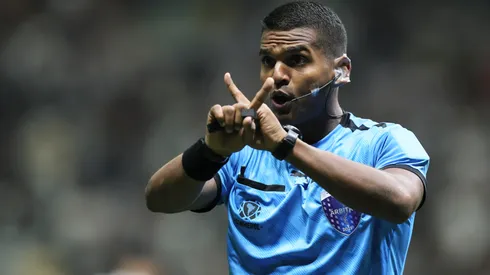 Alexis Herrera irá apitar Lanús x Flamengo nesta quinta-feira (19) – Foto: Gilson Lobo/AGIF