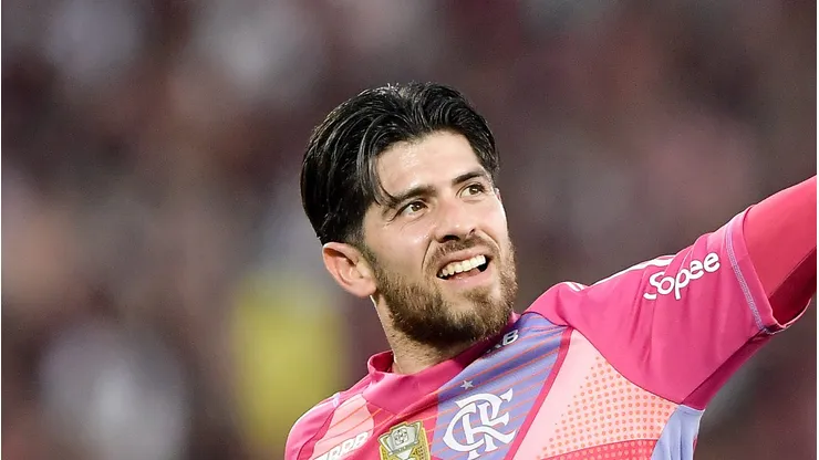 Rossi em campo com a camisa do Fla no Maracanã.
