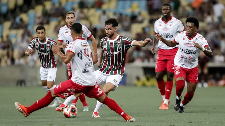 Fluminense e Bangu brigam por uma vaga na semifinal