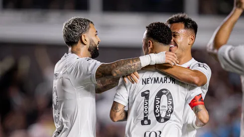 Gabigol e Neymar durante goleada do Santos no Paulistão. Foto: Raul Baretta/Santos FC