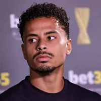 Allan tem desempenho discreto em estreia como titular pelo Corinthians