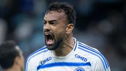 Fabrício Bruno jogador do Cruzeiro comemora seu gol durante partida contra o Grêmio. Foto: Maxi Franzoi/AGIF