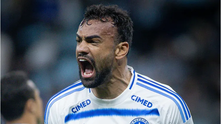 Fabrício Bruno jogador do Cruzeiro comemora seu gol durante partida contra o Grêmio. Foto: Maxi Franzoi/AGIF