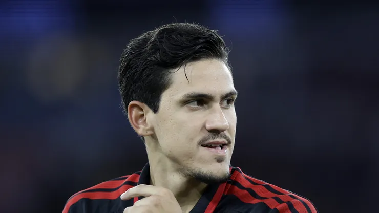 Pedro em ação durante jogo do Fla.