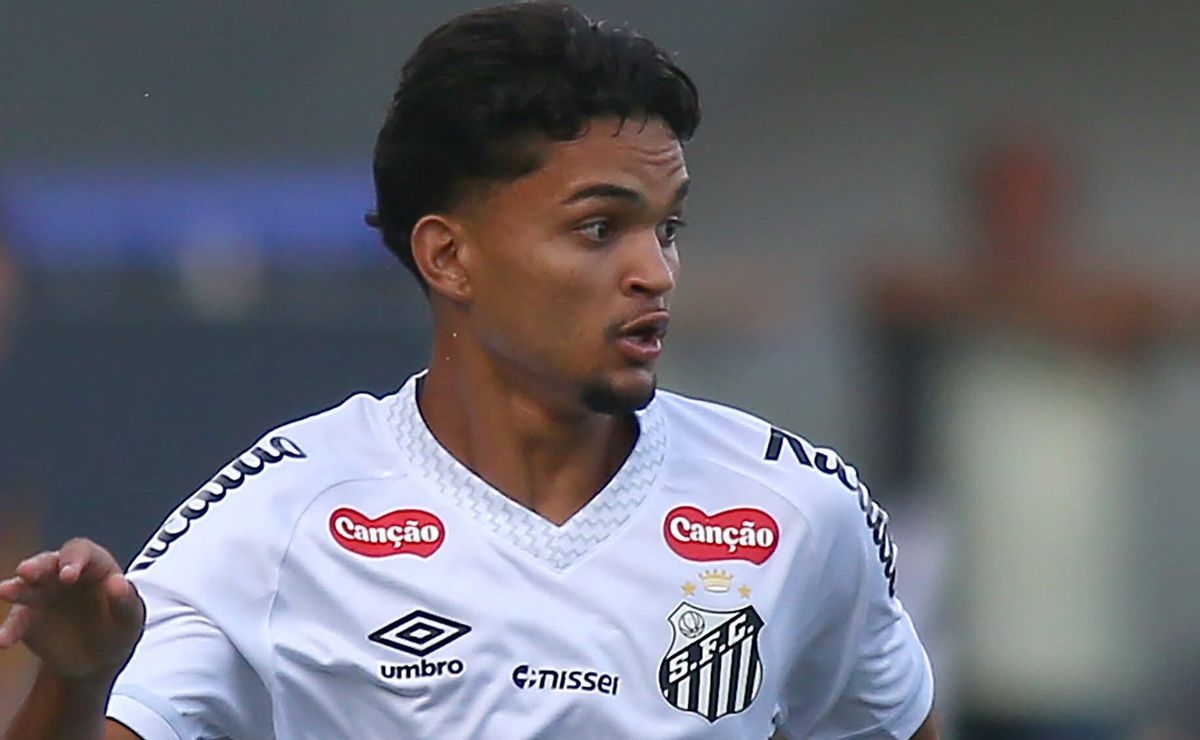 Atacante Mateus Xavier vendido pelo Santos ao Shakhtar Donetsk tem aprovação na Ucrânia