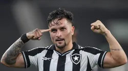RJ - RIO DE JANEIRO - 29/01/2026 - BRASILEIRO A 2026, BOTAFOGO X CRUZEIRO - Artur jogador do Botafogo comemora seu gol durante partida contra o Cruzeiro no estadio Engenhao pelo campeonato Brasileiro A 2026. Foto: Thiago Ribeiro/AGIF