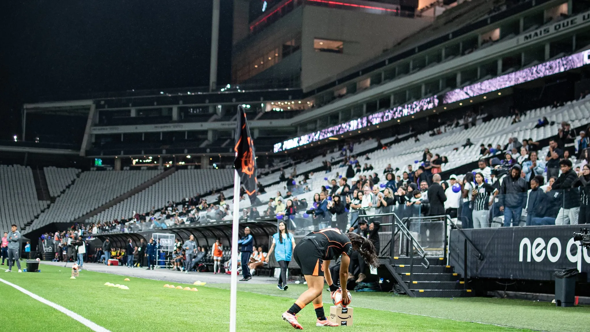 Jogadora do Corinthians em duelo da semifinal do Paulista Feminino