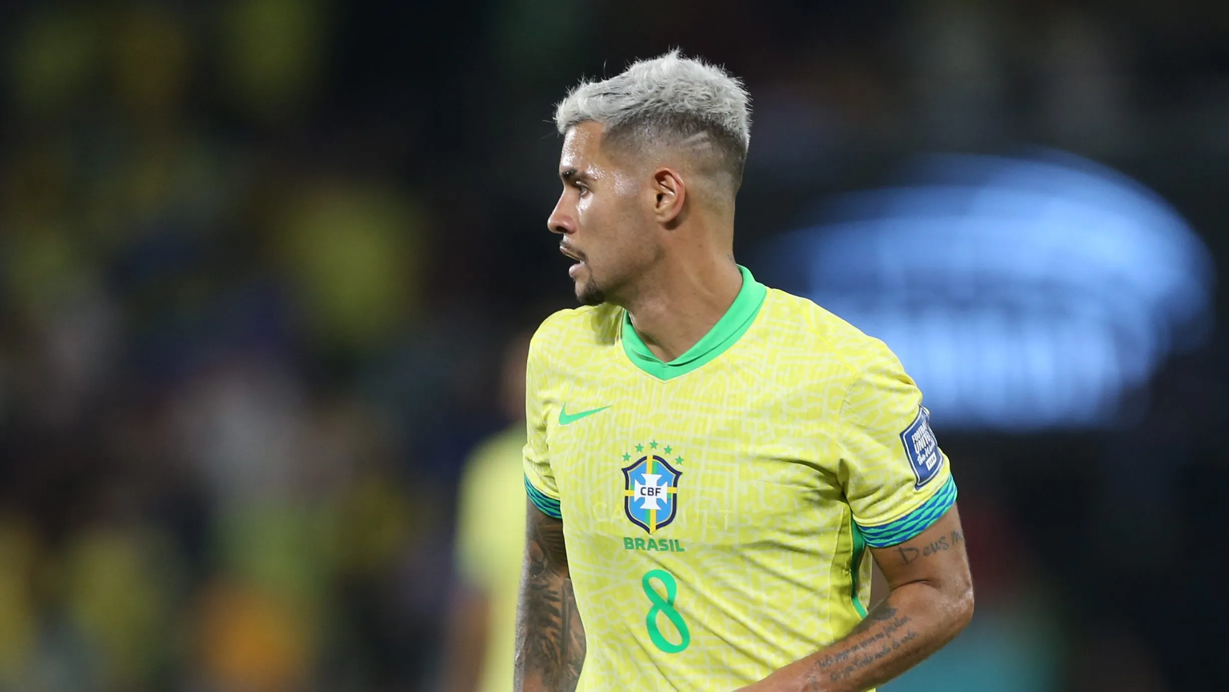 Foto: Marlon Costa/AGIF – Bruno Guimarães se lesiona e Seleção Brasileira aumenta leque de opções no meio-campo.