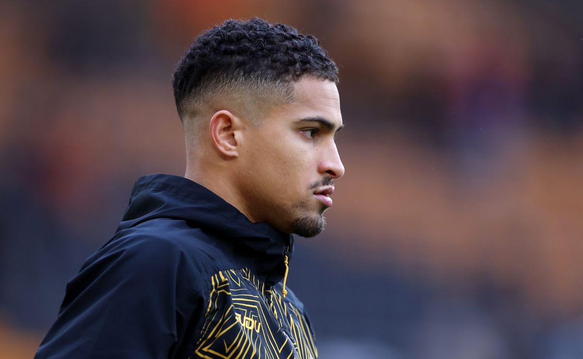 João Gomes voltando ao Flamengo pode ganhar força com rebaixamento do Wolverhampton na Premier League