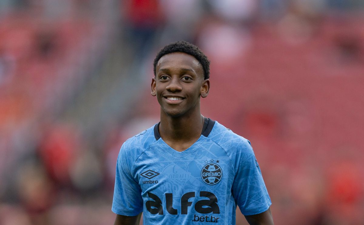 Benfica quer nova reunião por Gabriel Mec e acena com proposta ao Grêmio no meio do ano