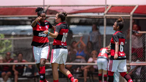 Rubro-Negro venceu o Botafogo na estreia da competição de base – Foto: Paula Reis/Flamengo
