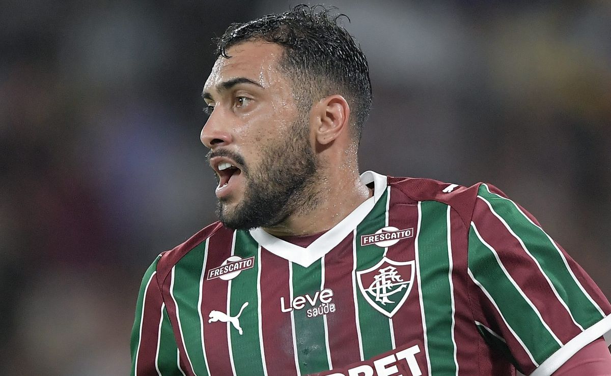Zubeldía não descarta contratar novo zagueiro após vaias a Freytes em Fluminense x Bangu
