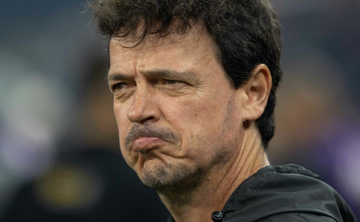 Demissão de Fernando Diniz do Vasco tem decisão oficial e treinador segue no comando contra o Fluminense