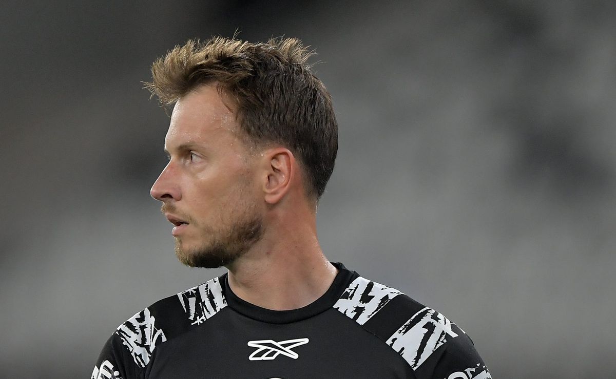 Com falhas de Neto, diretoria do Botafogo está aberta para chegada de um novo goleiro mais confiável