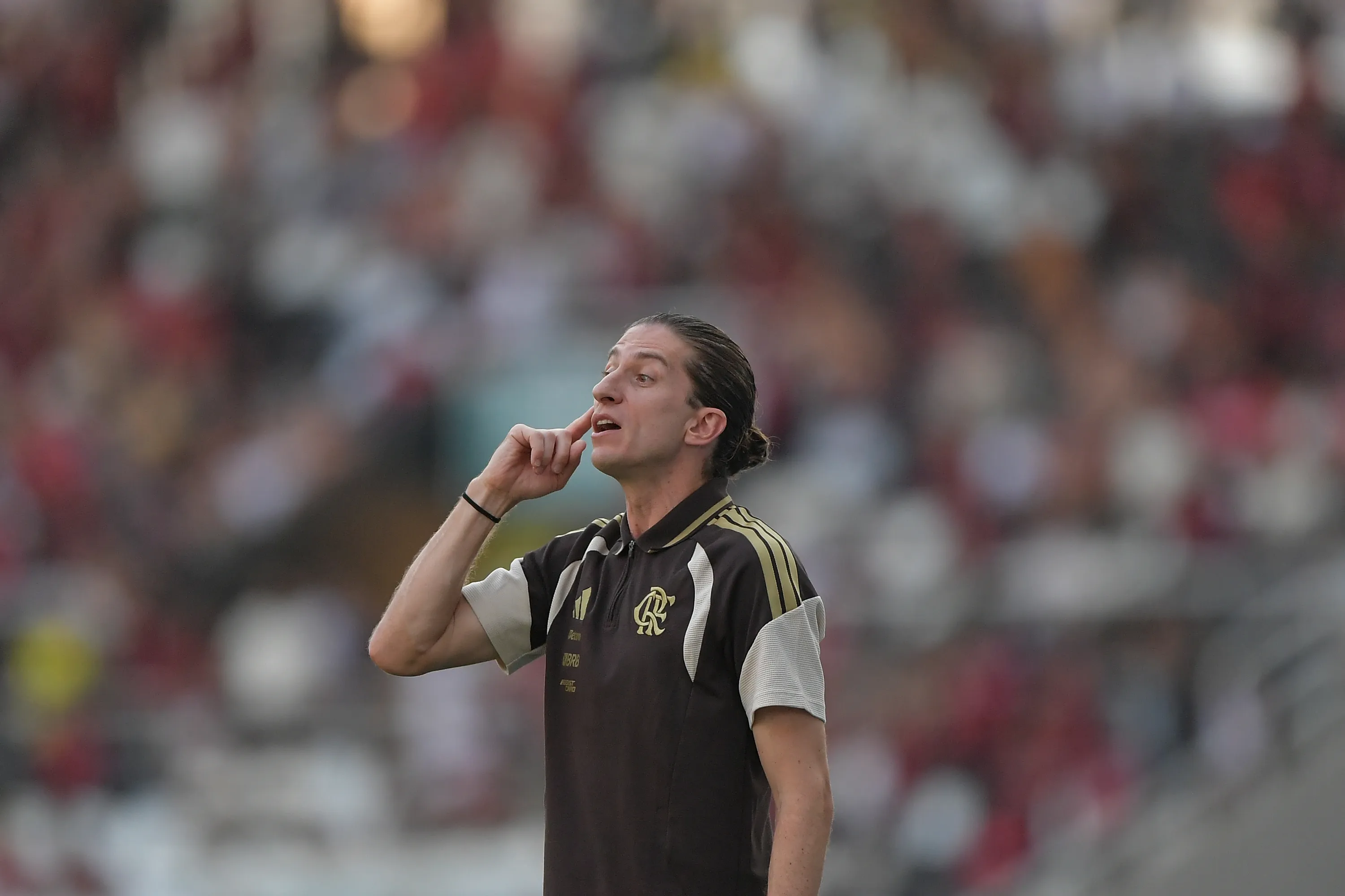 Filipe Luís durante partida pelo Flamengo. Foto: Thiago Ribeiro/AGIF