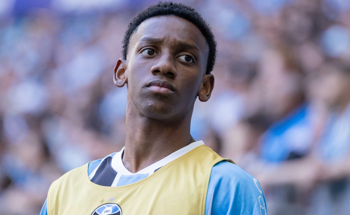 Grêmio projeta venda de Gabriel Mec no meio do ano e aguarda nova oferta do Shakhtar