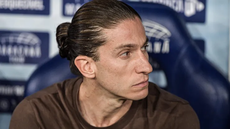 Filipe Luís deve deixar o uruguaio no banco. Foto: Thiago Ribeiro/AGIF