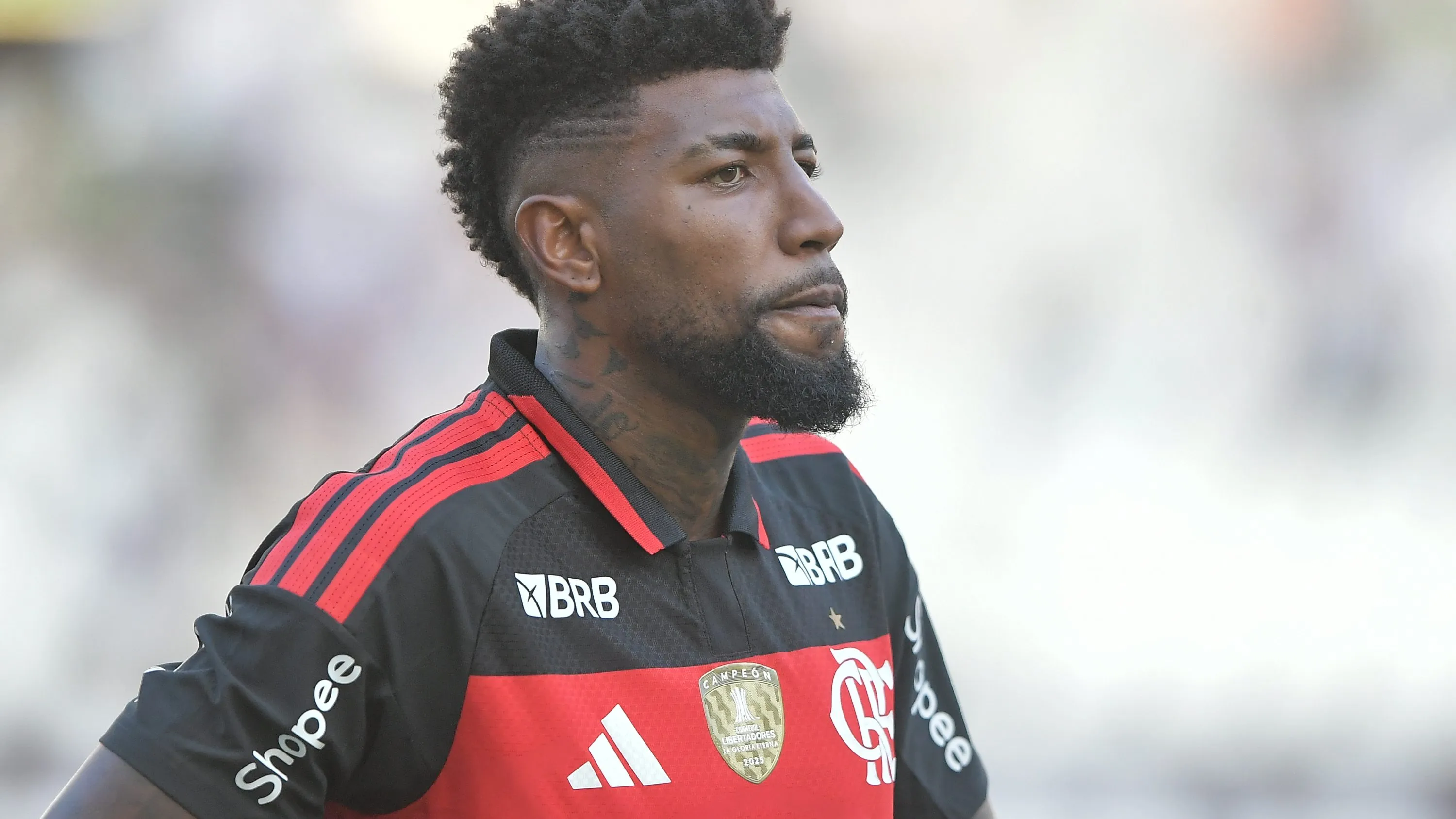 RJ – RIO DE JANEIRO – 15/02/2026 – CARIOCA 2026, BOTAFOGO X FLAMENGO – Emerson Royal jogador do Flamengo durante partida contra o Botafogo no estadio Engenhao pelo campeonato Carioca 2026. Foto: Thiago Ribeiro/AGIF