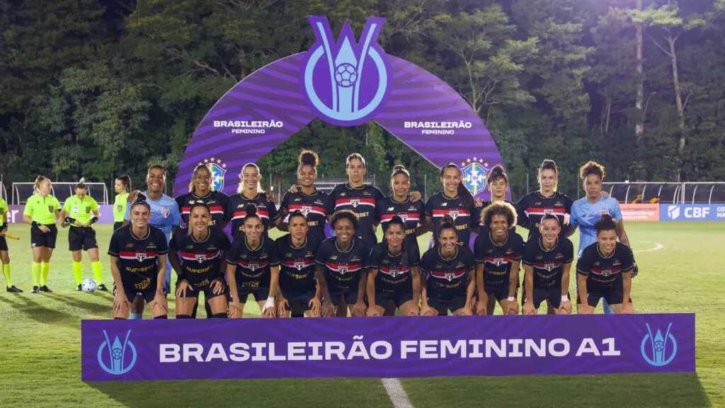 Elenco feminino do São Paulo em campo