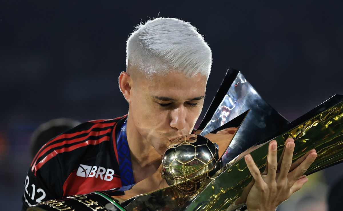 Filipe Luís conversa com Luiz Araújo e Flamengo define onde o camisa 7 irá jogar nesta temporada