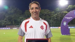 Maurício Salgado é homenageado pelo clube gaúcho - Foto: Lucas Costa/Internacional