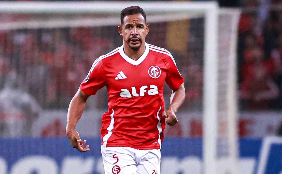 Ex-volante do Internacional, Fernando critica desfile de carnaval da Acadêmicos de Niterói que exaltou Lula