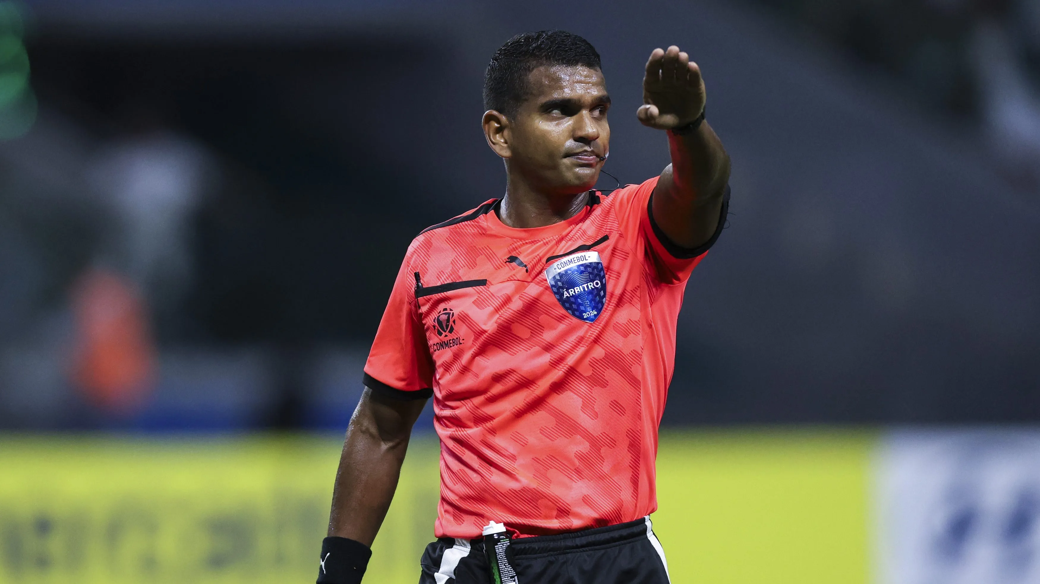 Alexis Herrera é o árbitro escolhido para a Recopa na partida entre Lanús e Flamengo – Foto: Alexandre Schneider/Getty Images