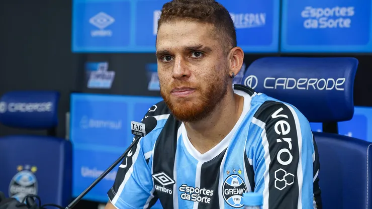 Volante tem o futuro incerto - Foto: Lucas Uebel/Grêmio FBPA.