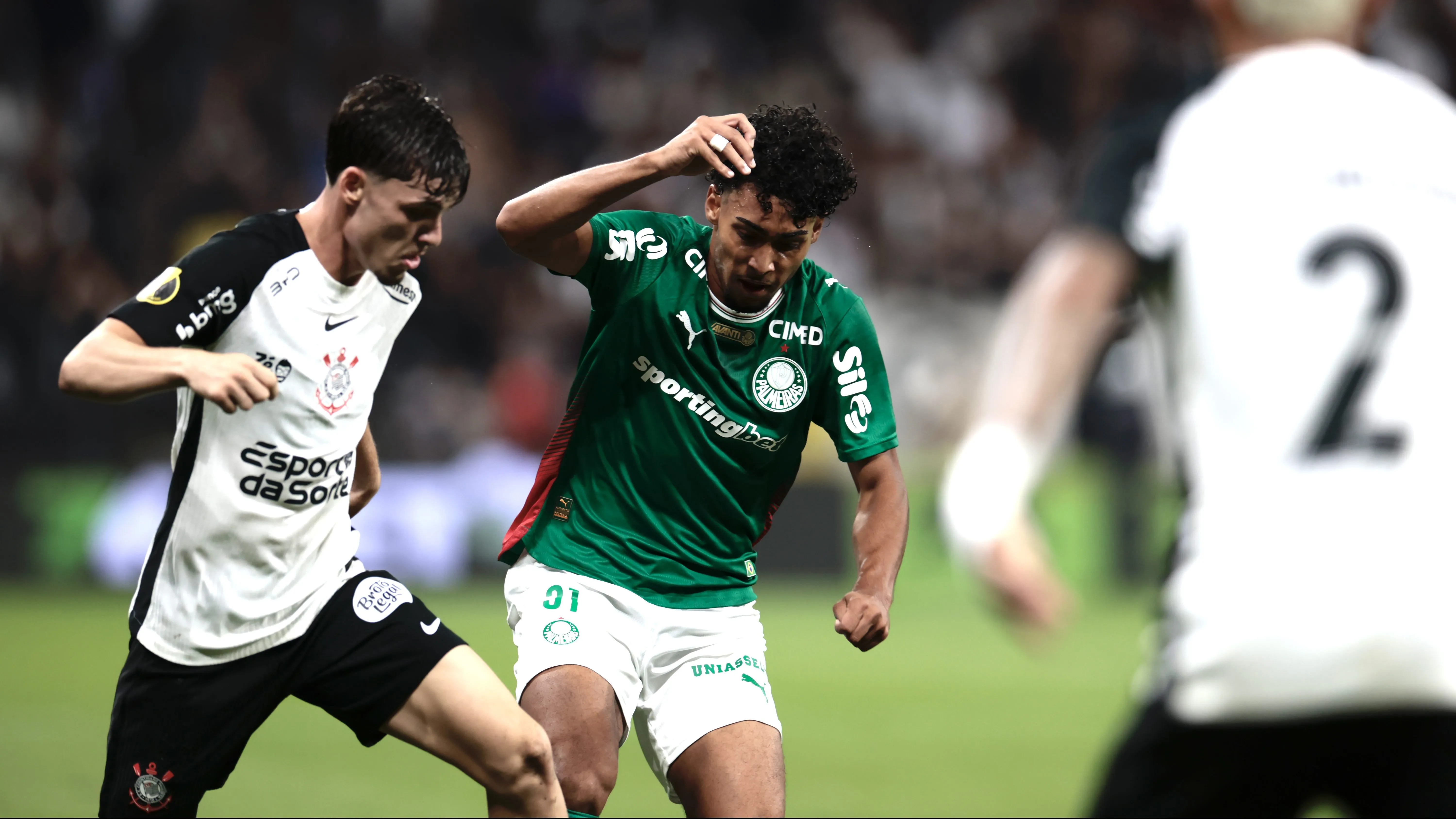 Breno Bidon lesionou o posterior da coxa no Dérbi - Foto: Marcello Zambrana/AGIF.