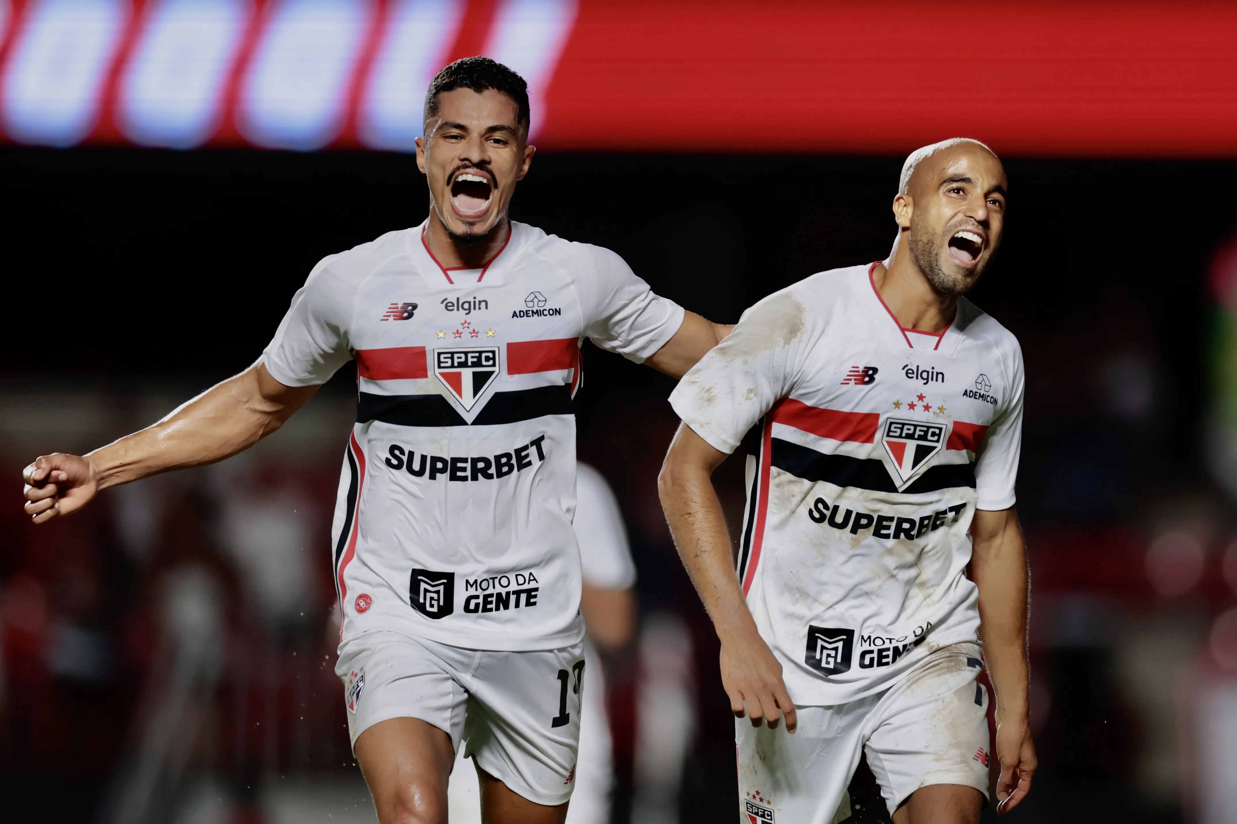 Lucas Ramon durante partida pelo São Paulo. Foto: Marcello Zambrana/AGIF