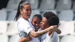 Sereias comemoram vitória. Foto: Reinaldo Campos/AGIF