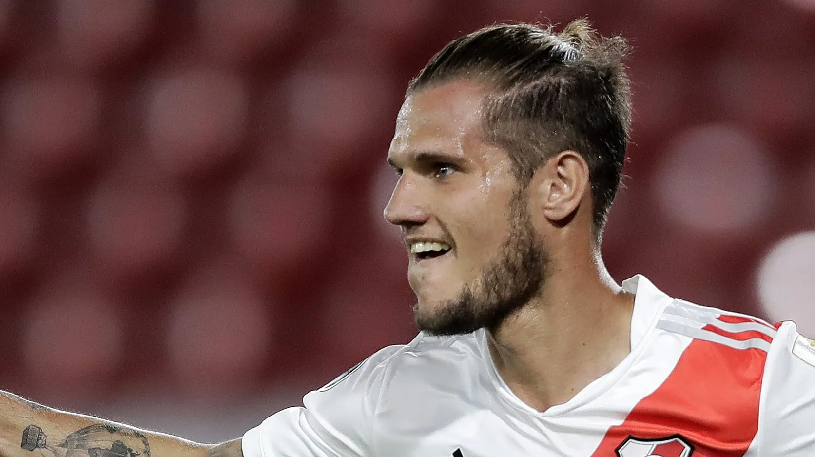 Foto: Juan I. Roncoroni – Pool/Getty Images – Bruno Zuculini, ex-River Plate, não vai jogar no Santos.