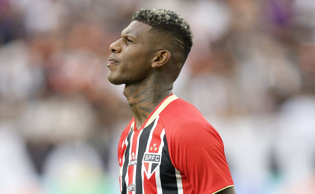 Arboleda termina de resolver ‘questões pessoais’ no Equador e irá se reapresentar com o elenco