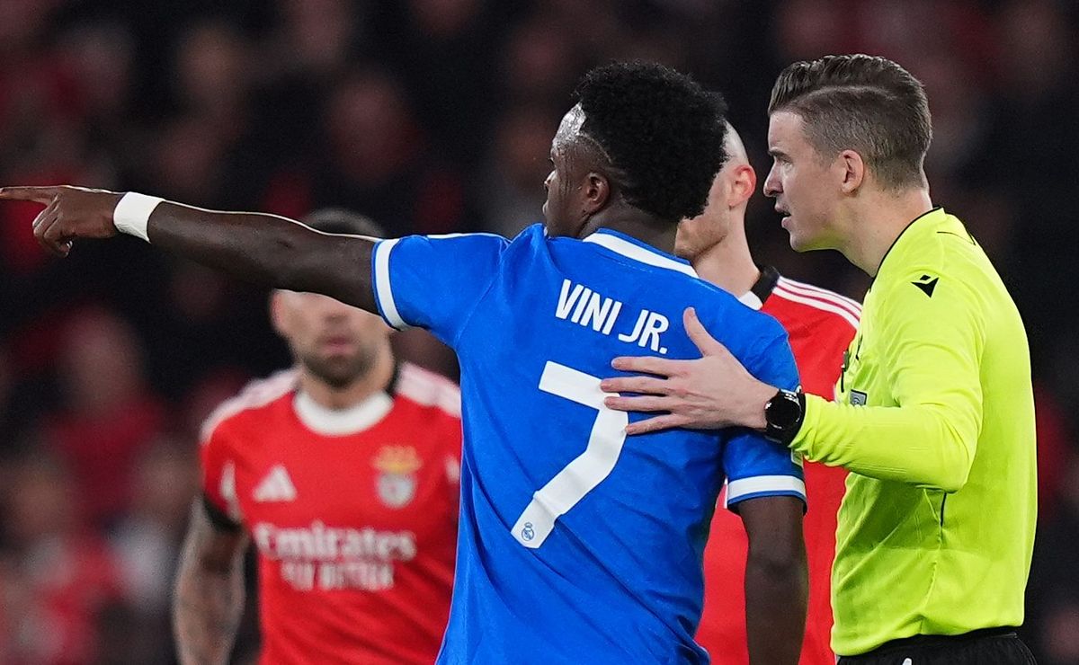 Vini Jr. acusa argentino de racismo após comemorar golaço dançando em Benfica x Real Madrid