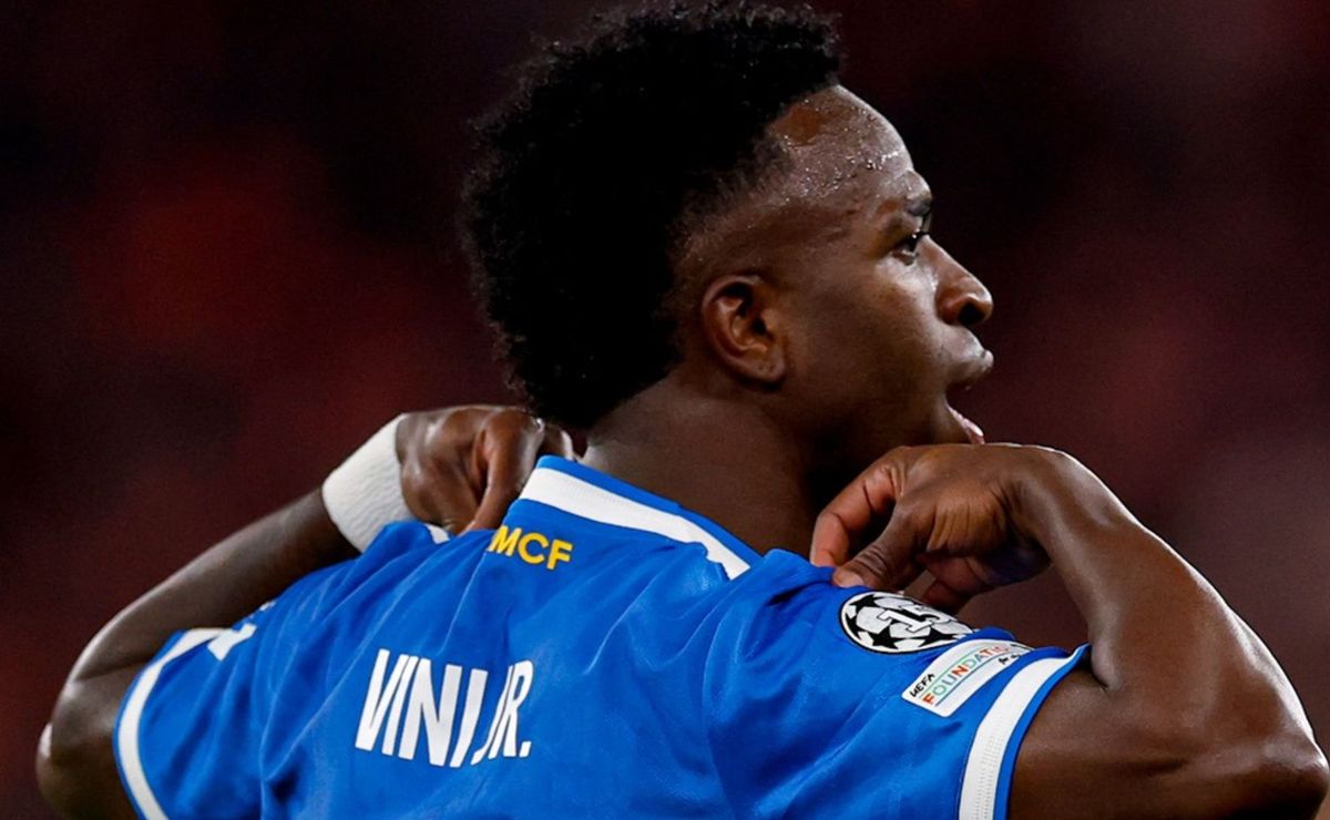 Otamendi provoca Vini Jr. e mostra tatuagem da Copa do Mundo durante Benfica x Real Madrid