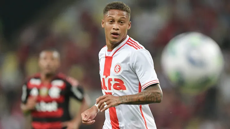 Vitinho em partida pelo Internacional