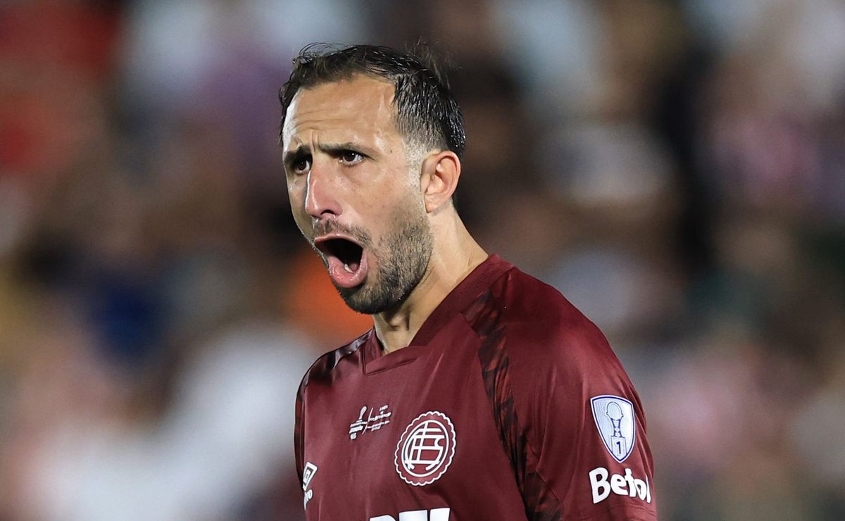 Izquierdoz, zagueiro do Lanús, não se intimida com Flamengo e manda recado antes da Recopa: “não vale de nada”