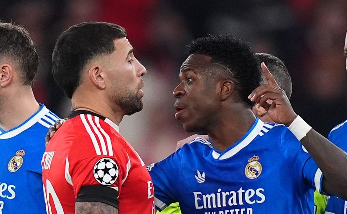 Sneijder condena atitude de Otamendi contra Vini Jr. e ‘manda a real’ ao vivo: “Super infantil”