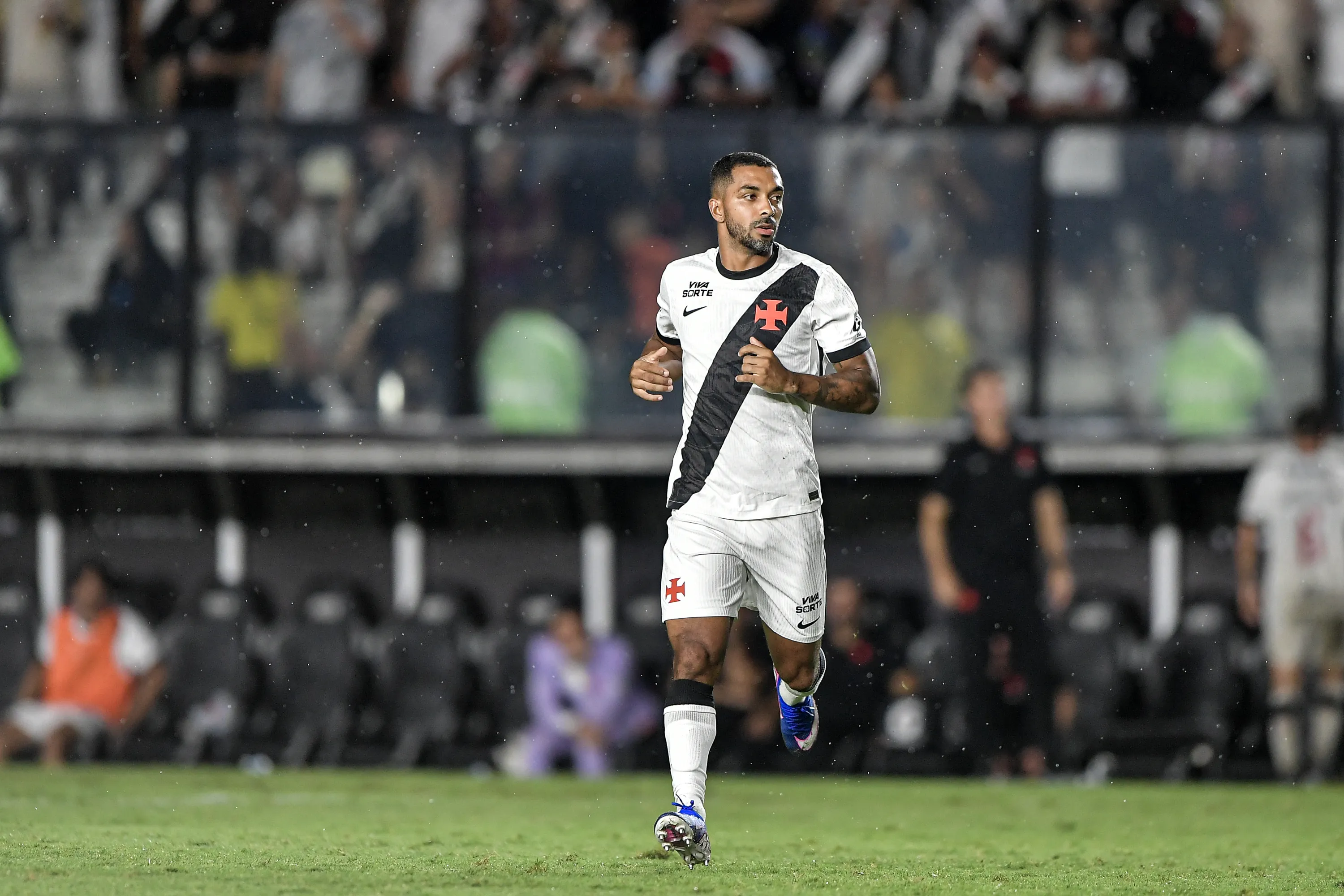 Paulo Henrique já teria um acordo com o Grêmio. Foto: Thiago Ribeiro/AGIF